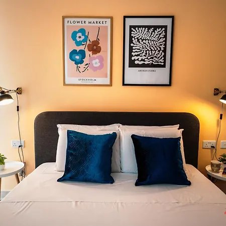 شقة Stylish Duplex Retreat خليج سانت بول