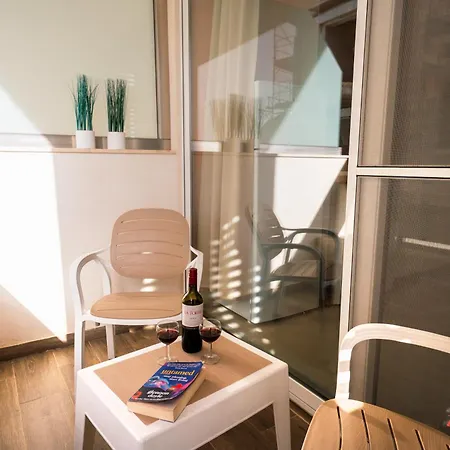 شقة Stylish Duplex Retreat *