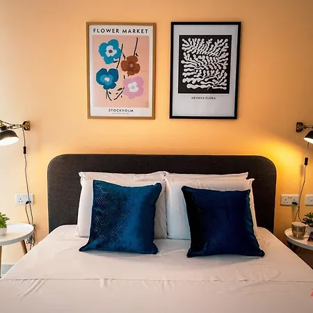 Stylish Duplex Retreat 아파트 세인트폴스베이